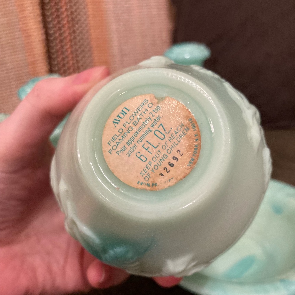SOLD LCL // Avon Floral Wash Basin and Pitcher Collectible Beauty Vintage Bottle - Picture 8 of 10